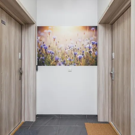 Blossom - Old Town - By Upstairs Apartament Kraków