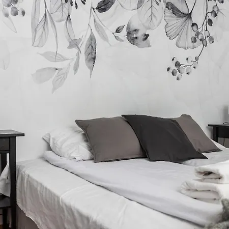 Blossom - Old Town - By Upstairs Apartament