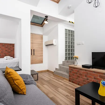Apartment Blossom - Old Town - By Upstairs Krakow
