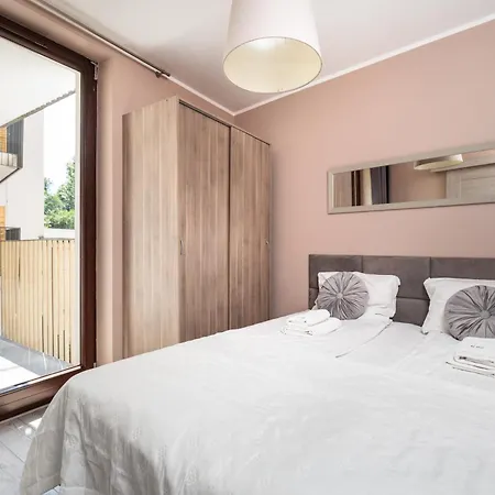 Blossom - Old Town - By Upstairs Apartment *