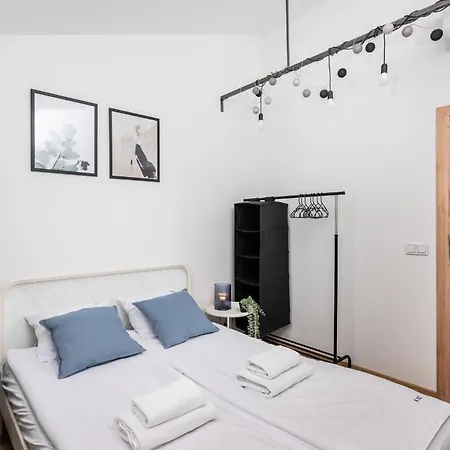 Blossom - Old Town - By Upstairs Apartamento