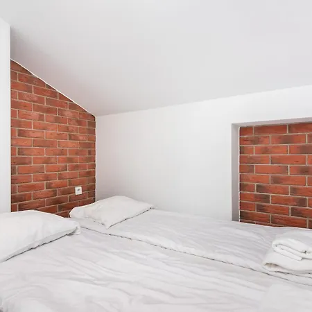Blossom - Old Town - By Upstairs Apartman