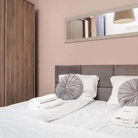 Blossom - Old Town - By Upstairs Apartman *